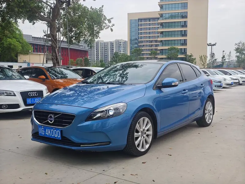 Volvo V40, 2015