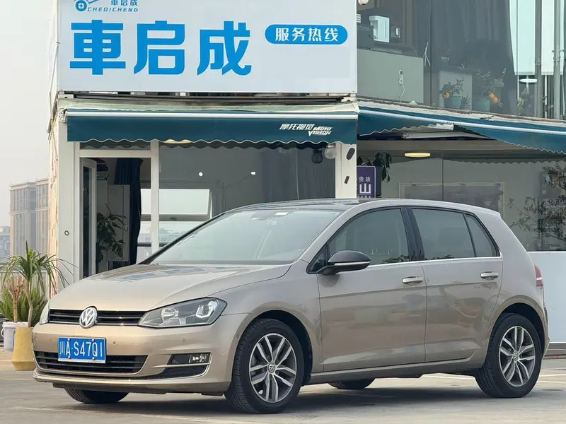 Volkswagen Golf 230TSI Auto Luxury Anniversary Edition, 2017 — фото 1