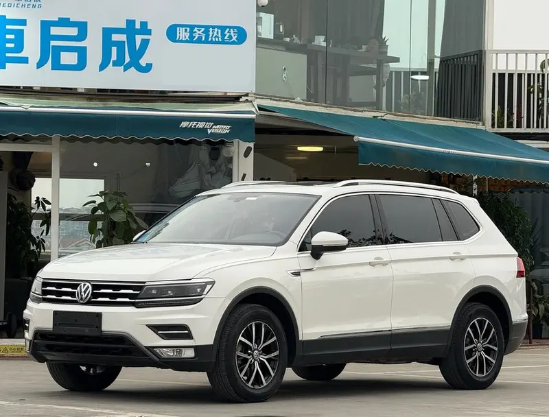 Volkswagen Tiguan L 330TSI Auto 2WD Luxury Edition, 2017 — фото 1