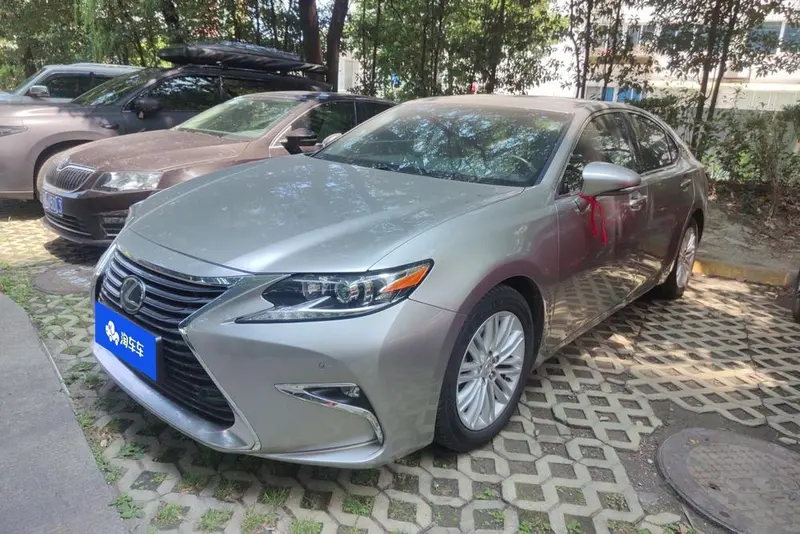 Lexus ES 200 Comfort Edition, 2015 — фото 1