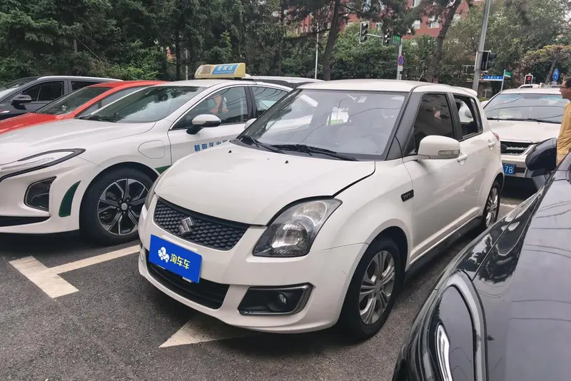 Suzuki Swift 1.5L Auto Fashion Version, 2014 — фото 1