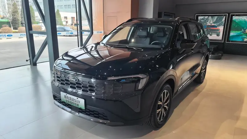 Ford Lingrui PHEV 精领 версия, 2025 — фото 1