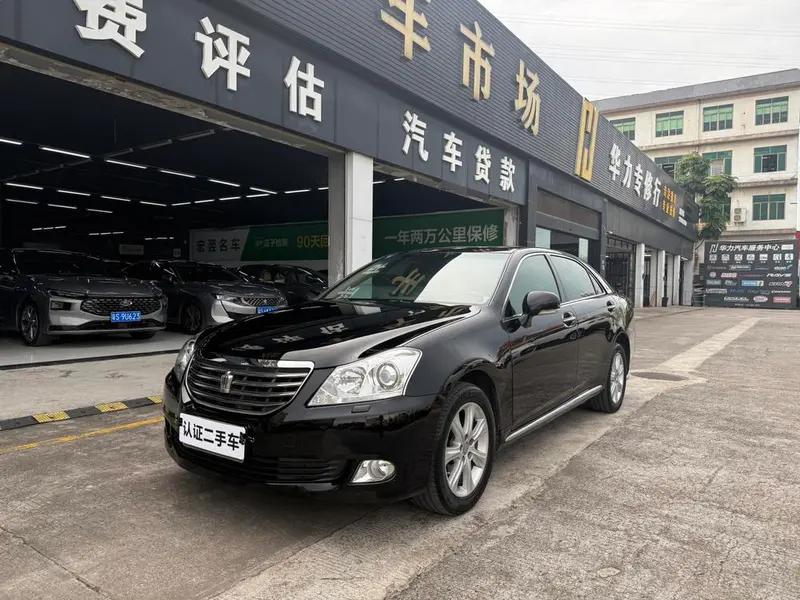 Toyota Crown, 2010
