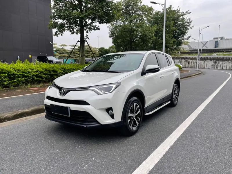 Toyota RAV4 2.0L CVT 2WD Edition, 2016 — фото 1
