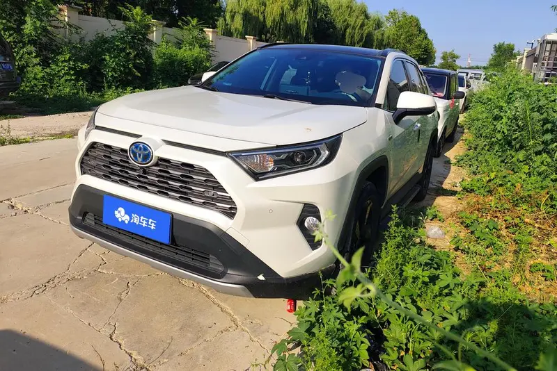 Toyota RAV4 рестайлинг гибрид 2.5L CVT полный привод Флагман, 2021 — фото 1