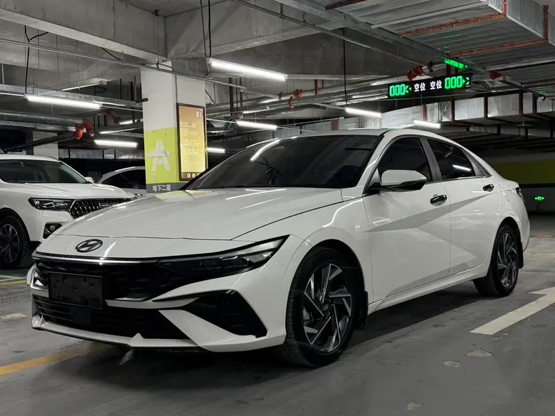 Hyundai Elantra 1.5L CVT LUX Premium Edition, 2023 — фото 1