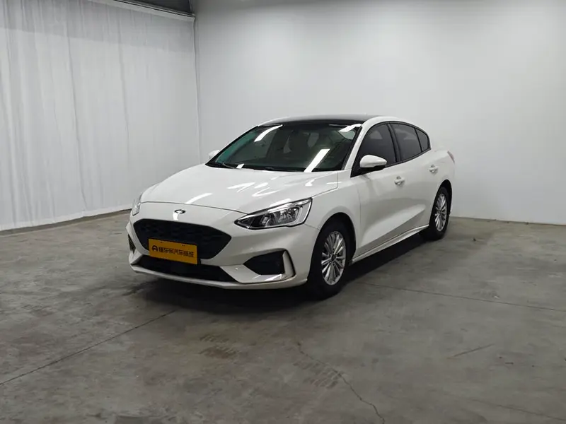 Ford Focus Sedan EcoBoost 180 Auto Trendy Version, 2020 — фото 1