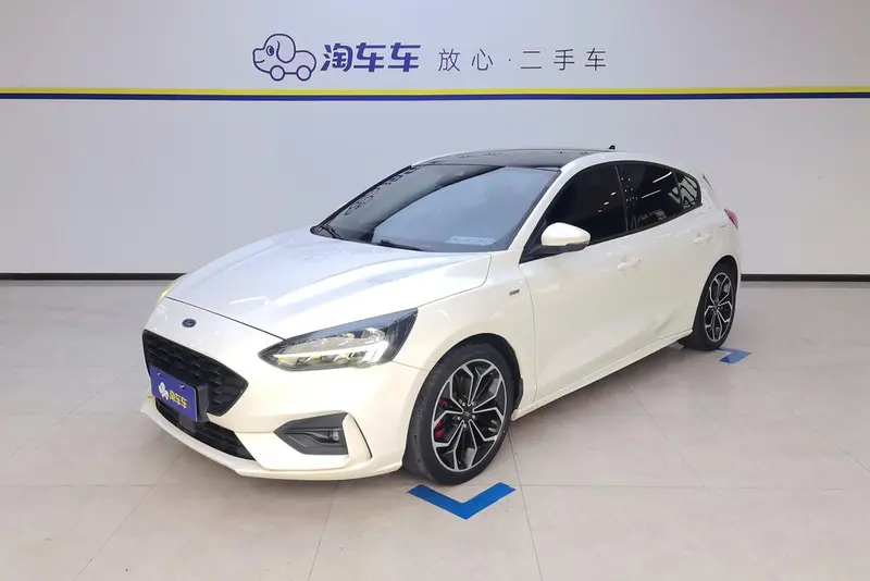 Ford Focus Hatchback EcoBoost 180 Auto ST Line, 2020 — фото 1
