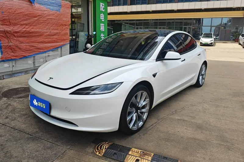 Tesla Model 3 Long Range AWD Edition, 2023 — фото 1