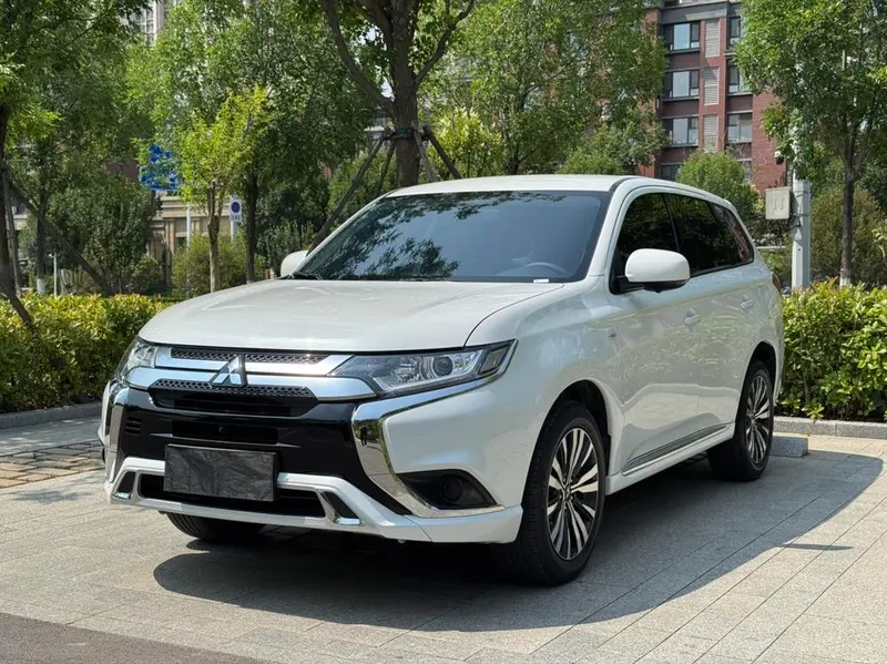 Mitsubishi Outlander, 2021