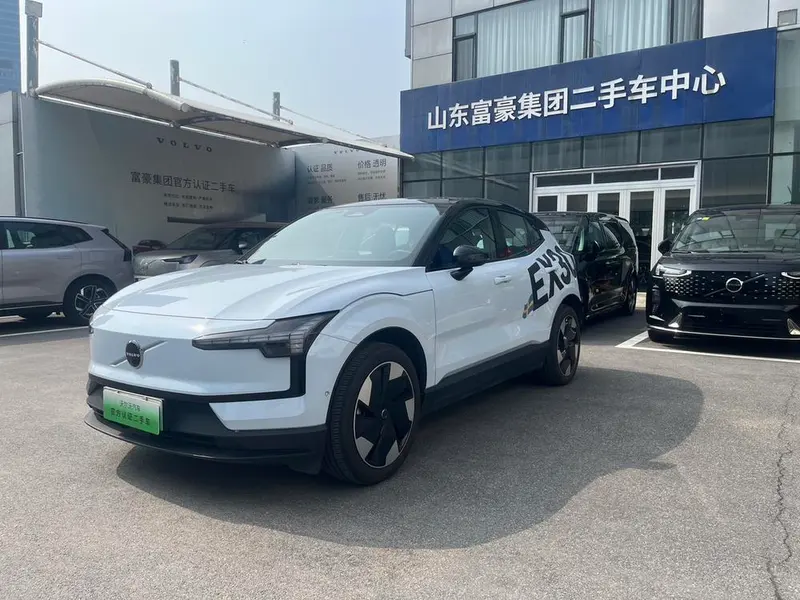 Volvo EX30, 2025