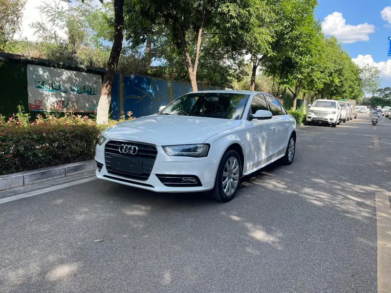 Audi A4L 35 TFSI Auto Standard Version, 2013 — фото 1