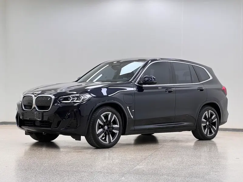 BMW iX3, 2023