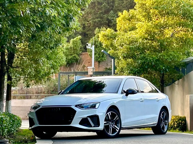 Audi A4L 40 TFSI Luxury Version, 2022 — фото 1