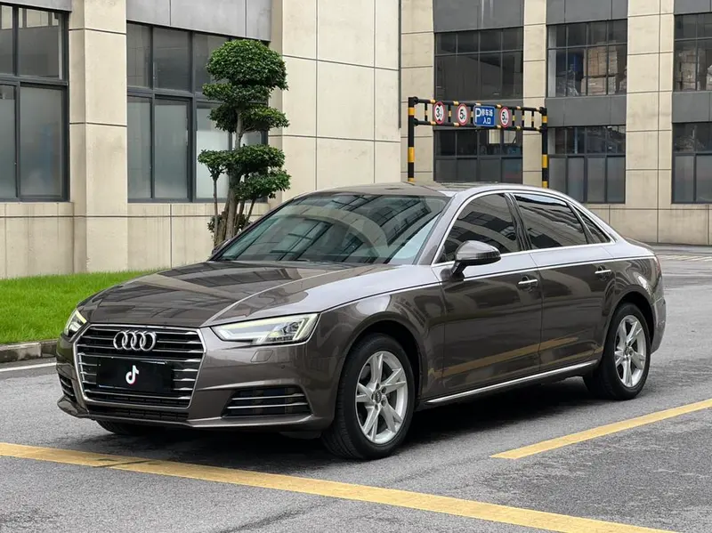 Audi A4L 30 Version 40 TFSI Version, 2018 — фото 1