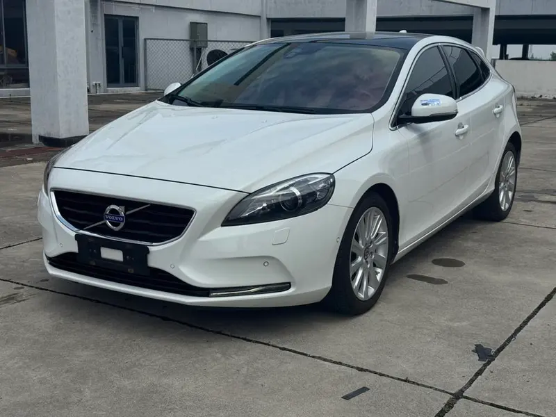 Volvo V40, 2014