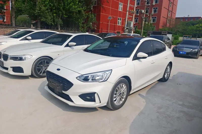 Ford Focus Sedan EcoBoost 180 Auto Trendy Version, 2020 — фото 1