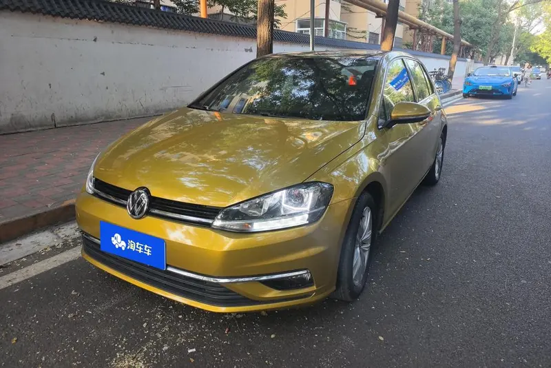 Volkswagen Golf 230TSI Auto Comfort Version, 2018 — фото 1