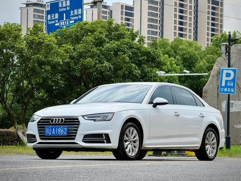 Audi A4L 40 TFSI Version CN6, 2019 — фото 1