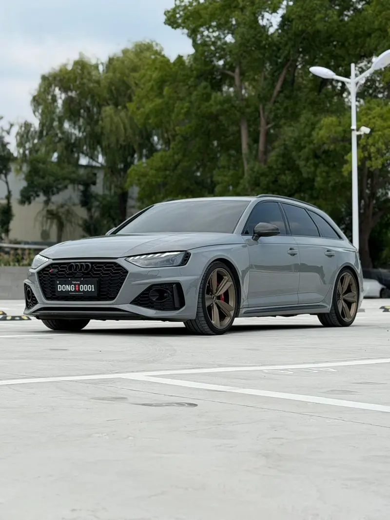 Audi RS 4, 2022