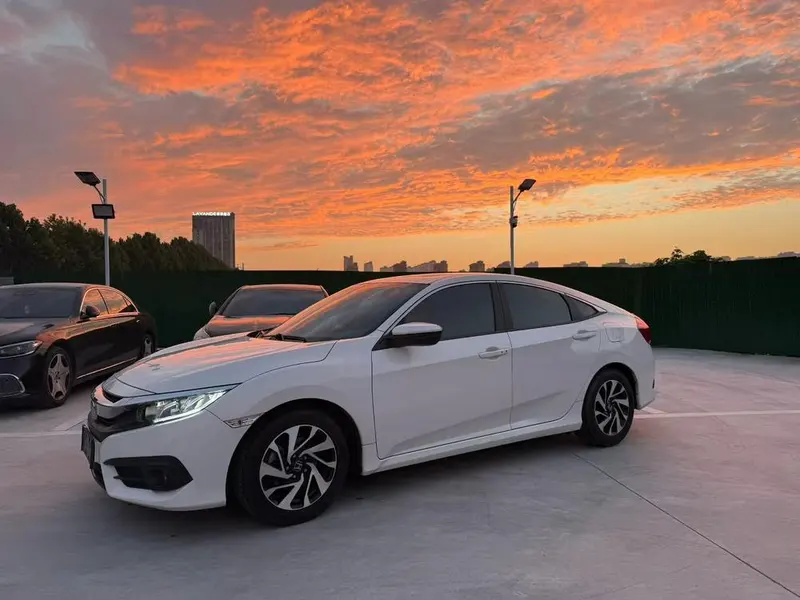 Honda Civic 220TURBO CVT Luxury Edition, 2016 — фото 1