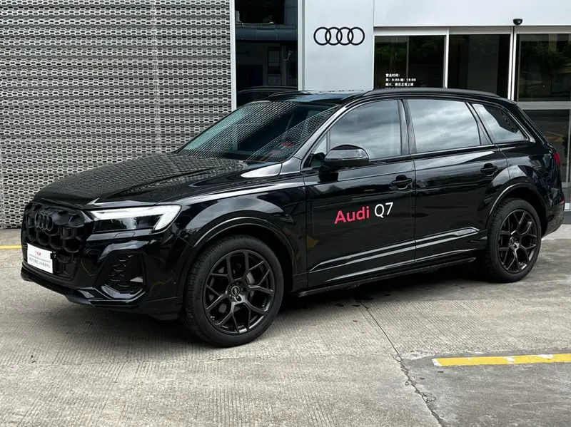 Audi Q7 45 TFSI quattro S line Black Version, 2024 — фото 1