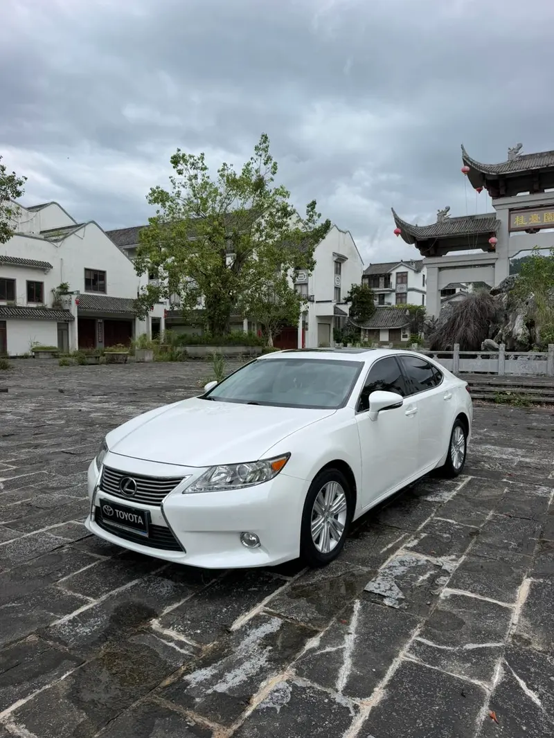 Lexus ES 250 Elite Edition, 2014 — фото 1