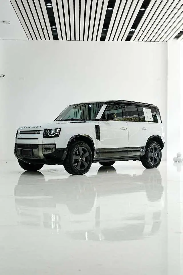 Land Rover Defender, 2024