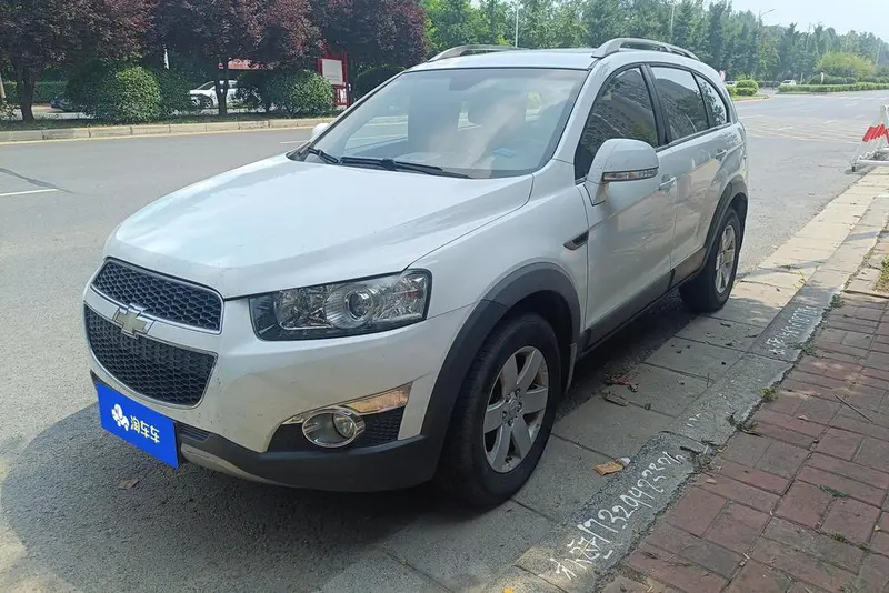 Chevrolet Captiva 2.4L 4WD Luxury Edition 5 Seater, 2014 — фото 1
