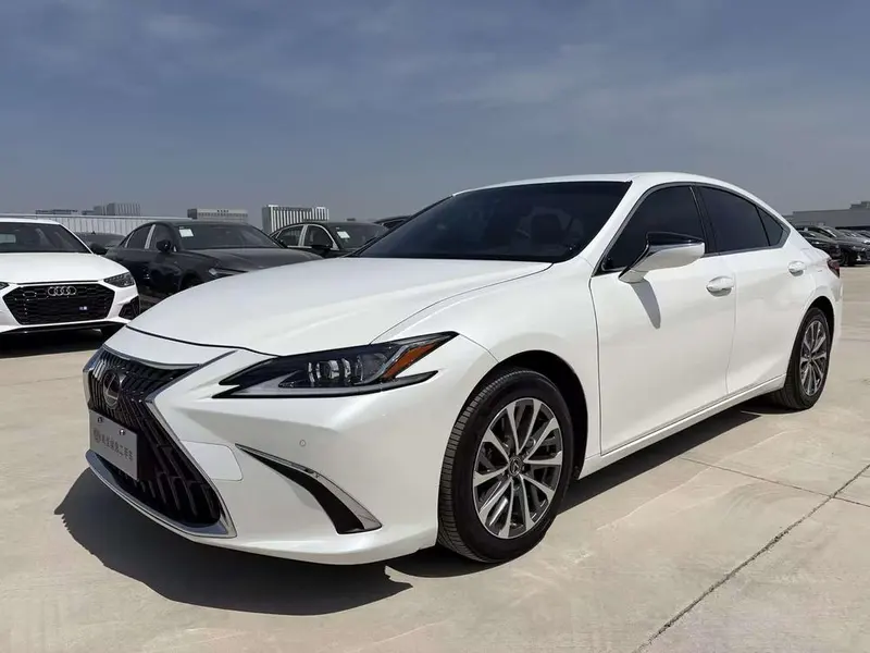 Lexus ES 200 Luxury Edition, 2022 — фото 1