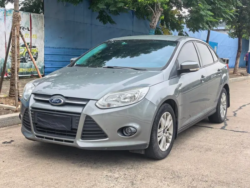 Ford Focus Sedan 1.6L Manual Comfort Version, 2012 — фото 1