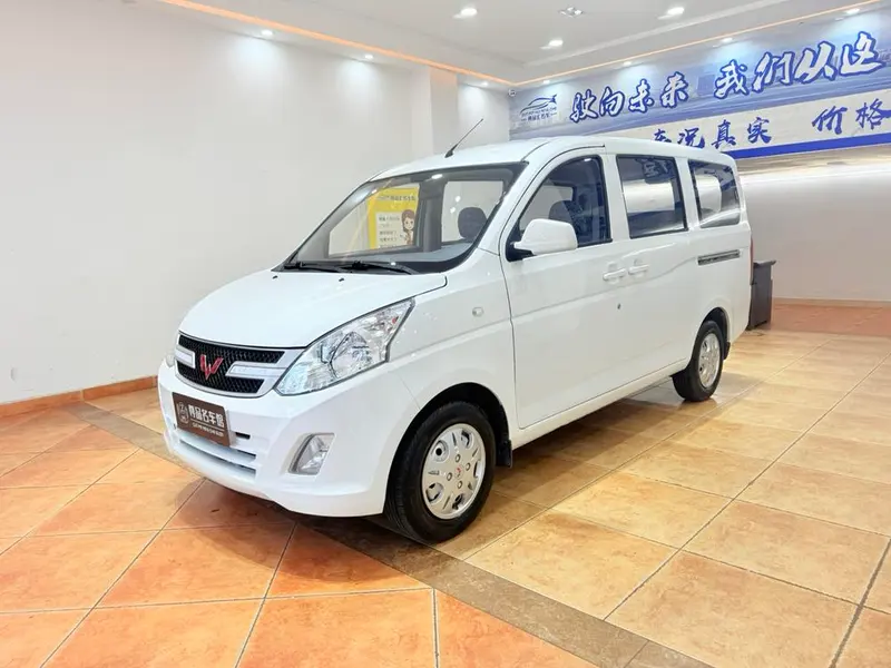 Wuling Rongguang V, 2015