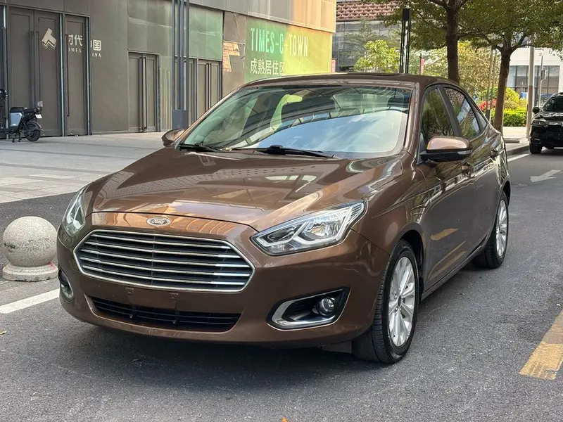 Ford Escort 1.5L Auto Fashion Version, 2015 — фото 1