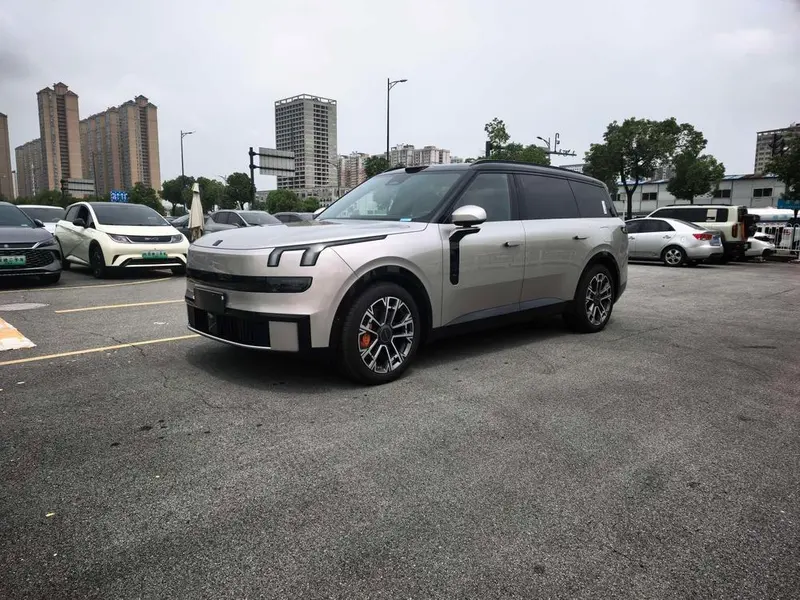 Lynk & Co 900, 2025
