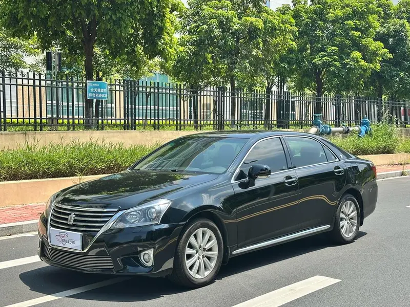 Toyota Crown, 2012