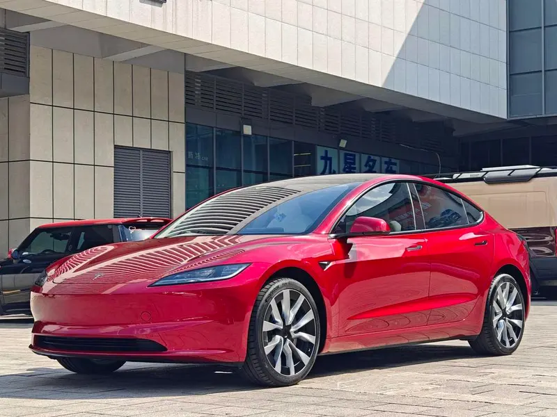 Tesla Model 3 Long Range AWD Edition, 2023 — фото 1