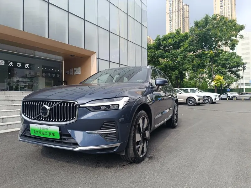 Volvo XC60 PHEV T8 4WD Long Range Luxury Edition, 2024 — фото 1