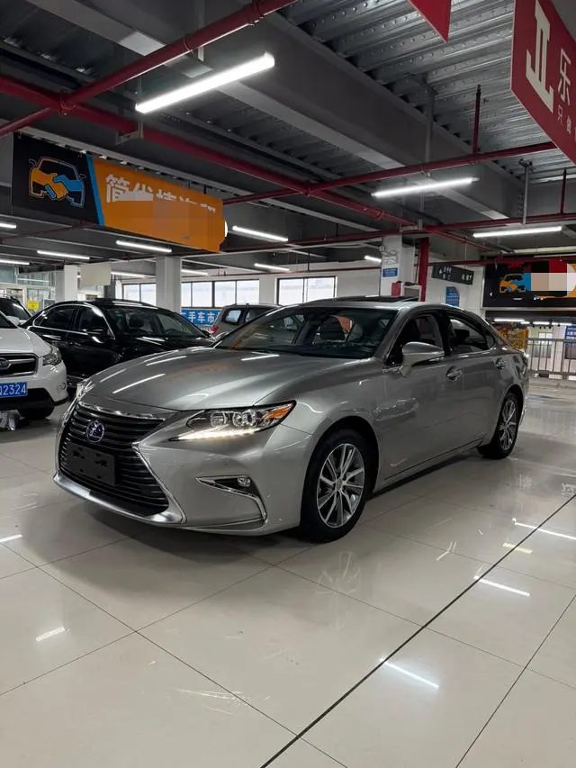Lexus ES, 2015