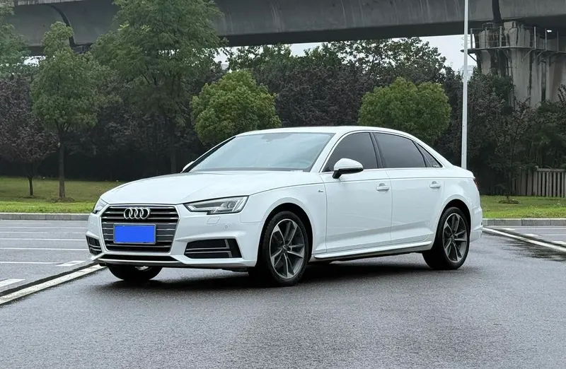 Audi A4L 30 Version 40 TFSI Fashion Version, 2018 — фото 1