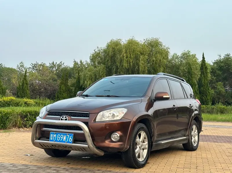 Toyota RAV4 2.0L Auto Classic Edition, 2011 — фото 1