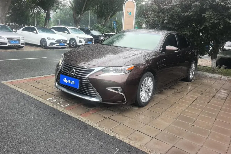 Lexus ES, 2015