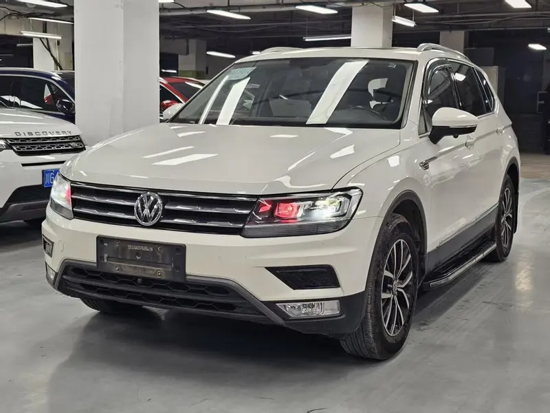 Volkswagen Tiguan L 330TSI Auto 2WD Comfort Edition, 2017 — фото 1