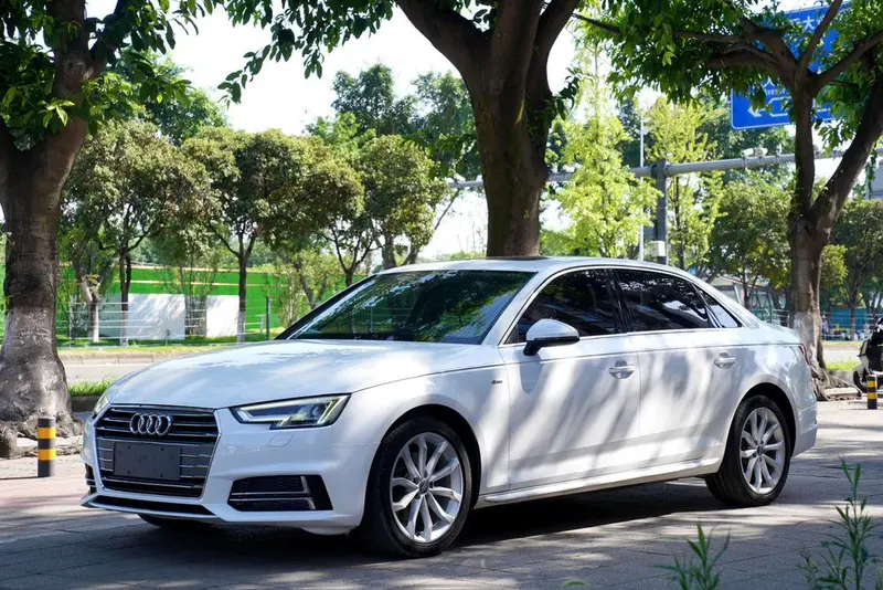Audi A4L 30 Version 40 TFSI Fashion Version, 2018 — фото 1