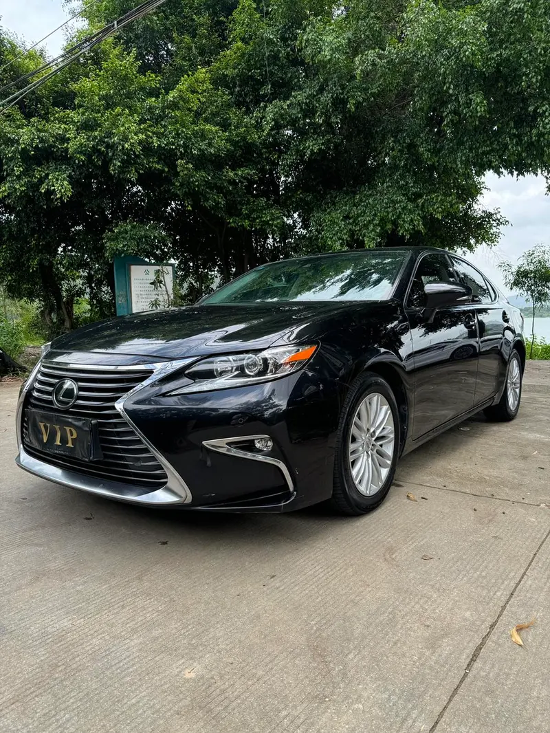 Lexus ES, 2015