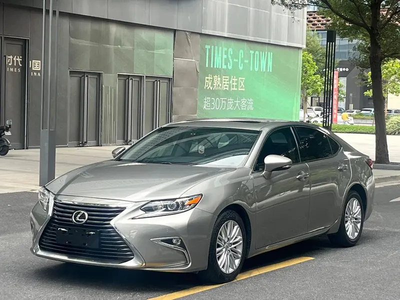 Lexus ES, 2015