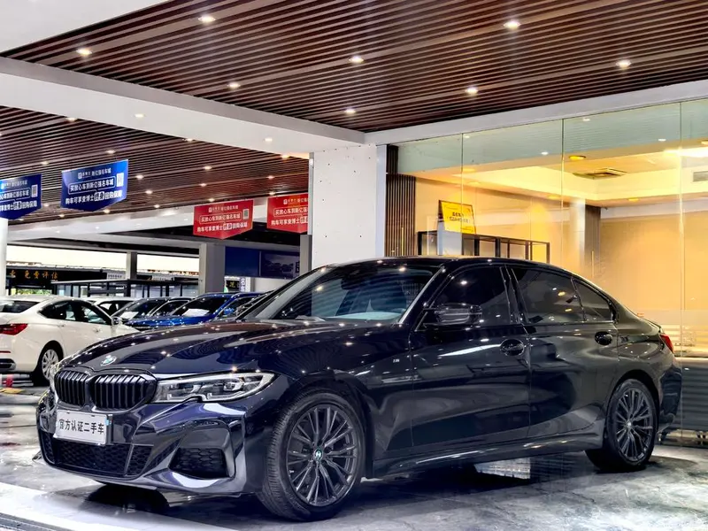 BMW 3-Series, 2022