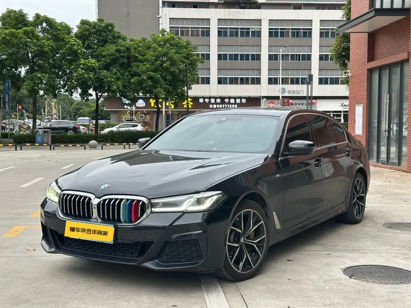 BMW 5-Series, 2022