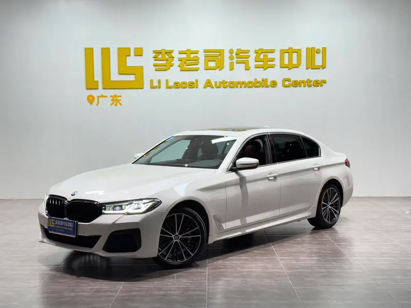 BMW 5-Series, 2022