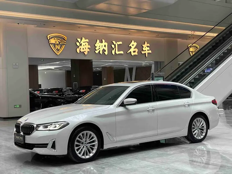 BMW 5-Series, 2022