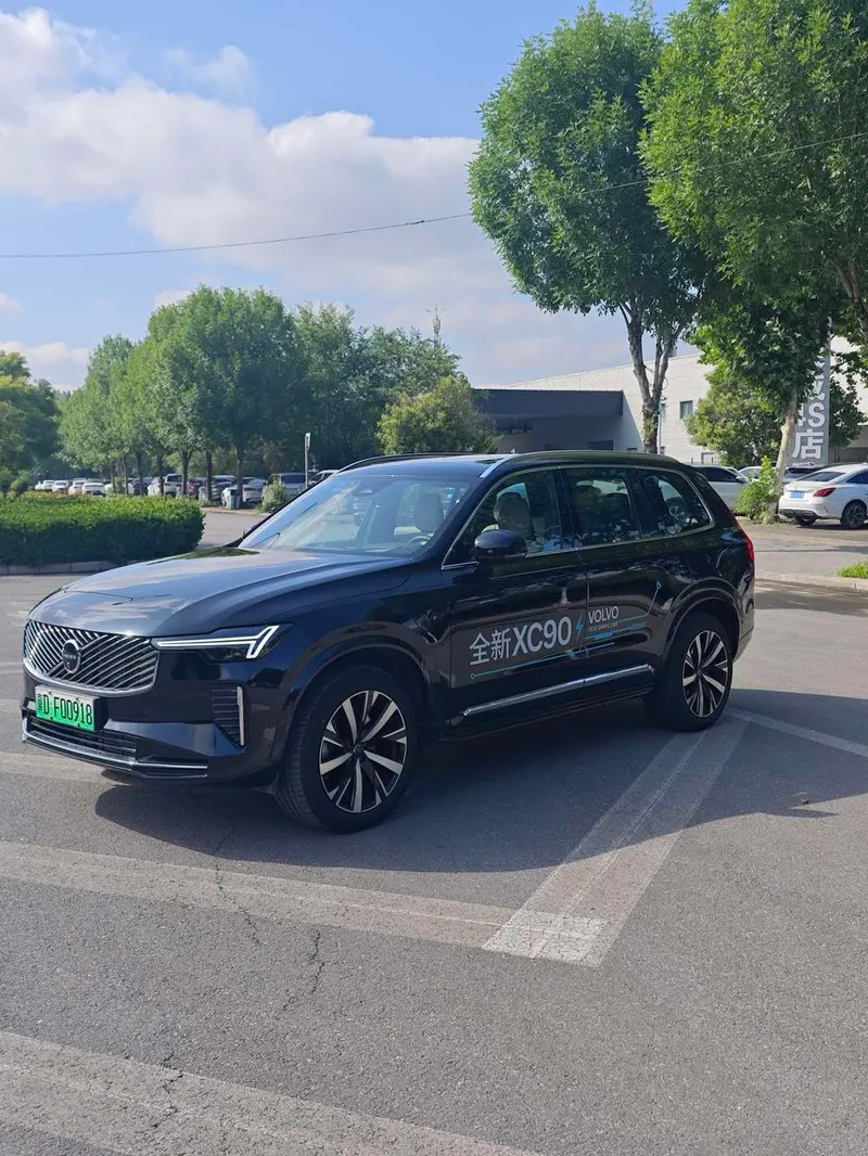 Volvo XC90 PHEV E Hybrid T8 Long Range Premium Luxury Edition 7 Seater, 2025 — фото 1